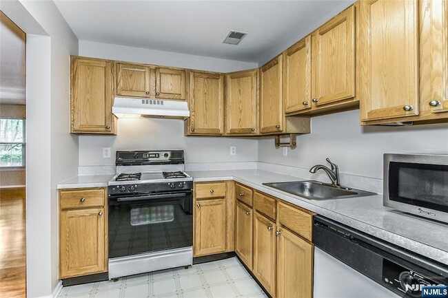 Photo - 2055 Charles Ct