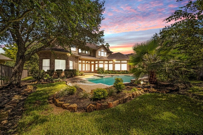 Exceptional 5-bedroom home (2 down) in des... - Exceptional 5-bedroom home (2 down) in des...