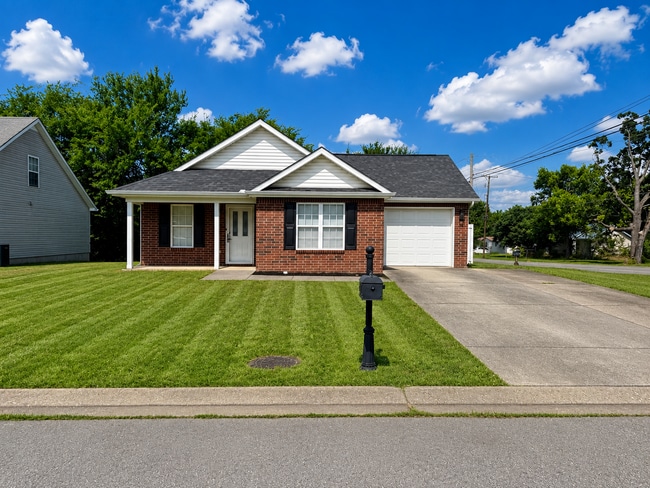 Building Photo - Beautiful 3 Bedroom Home Conveniently Located in La Vergne!