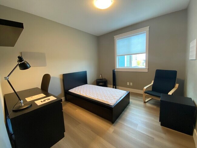 Photo - 340 Harewood Rd Unit 2