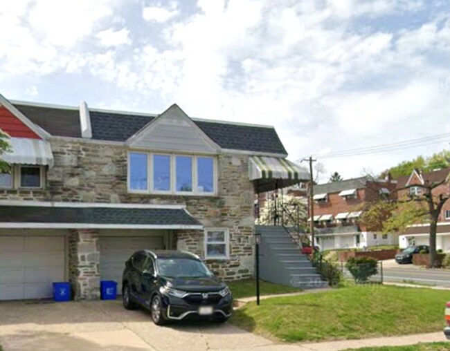 Photo - Gorgeous 3-Bedroom Townhome with One-Car Garage in Roxborough! Available NOW!