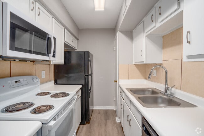 2 habitaciones, 2 baños - 910 pies cuadrados - Cocina - Highland Square Apartments