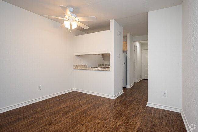 Studio, 1BA - 420SF