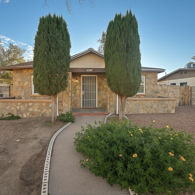 Photo - 211 N Campbell St