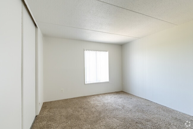 1BR, 1BA - 704SF