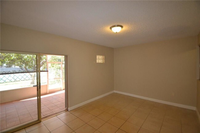 Photo - 946 Johnson St