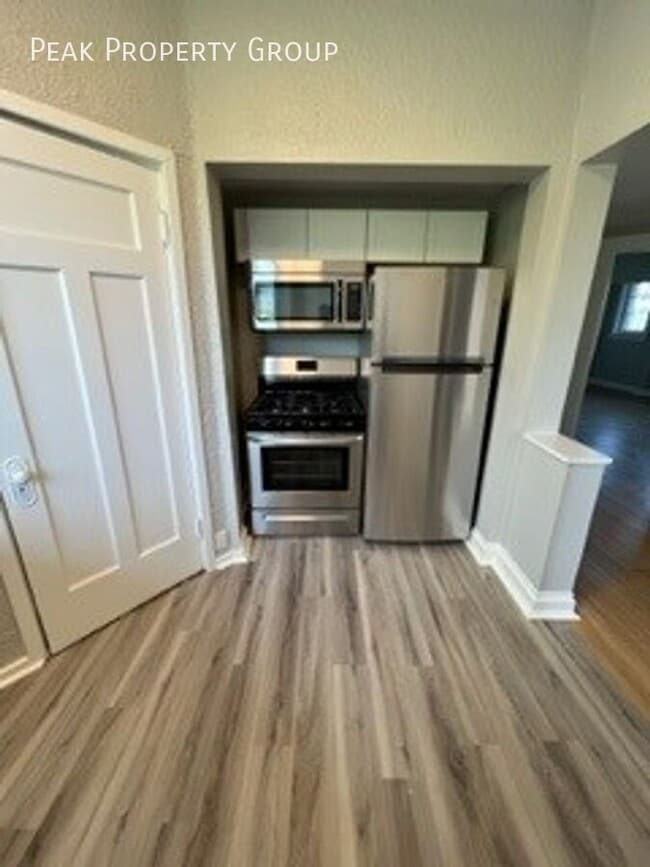 Photo - 2560 Woodburn Ave Unit 8