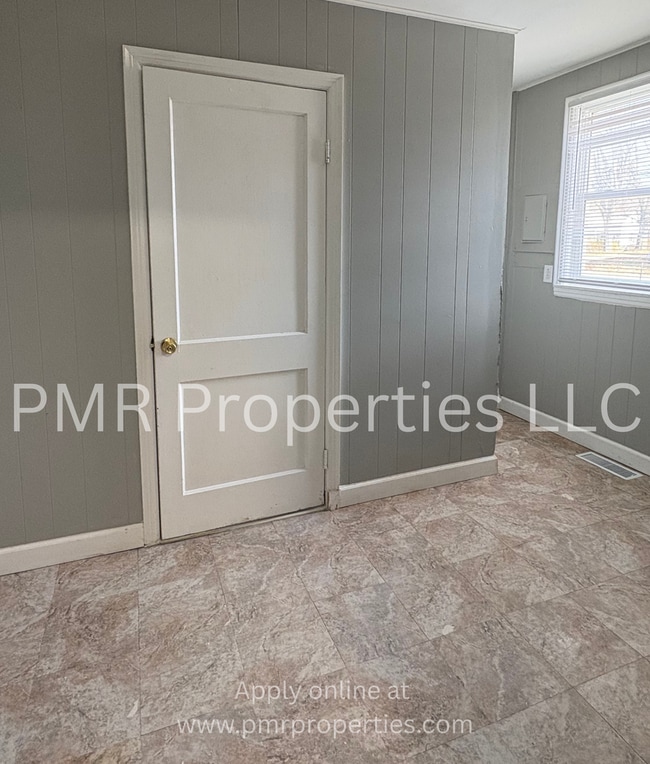 Photo - 2 Bethrooms / 1 Bathroom House