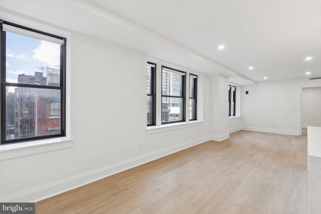 Building Photo - 135 S 19th St Unit 406 Rental