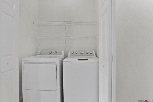 5165 Etta St Unit 8E