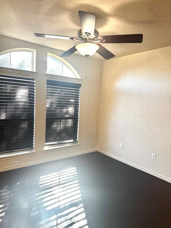 Photo - 1712 Darjeeling Dr