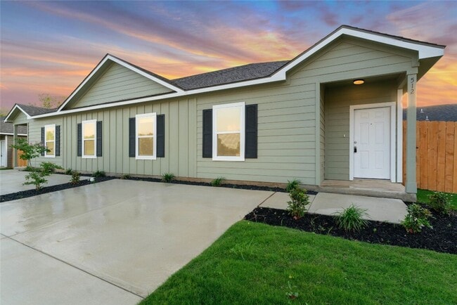 Stunning New Duplex Home in Seguin - Stunning New Duplex Home in Seguin