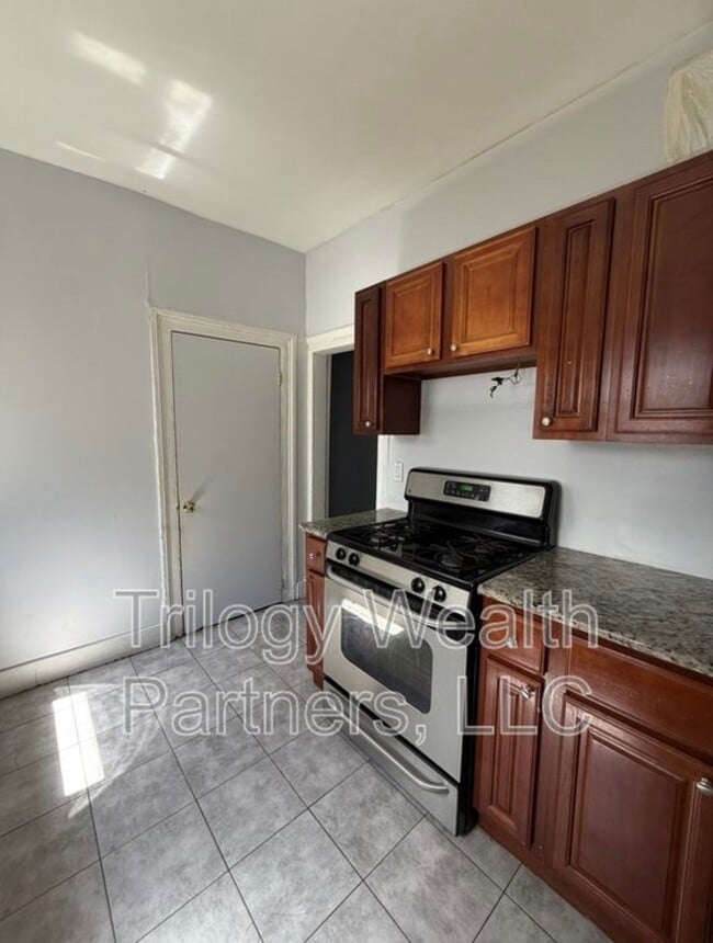 Building Photo - 74 Park St Unit 1