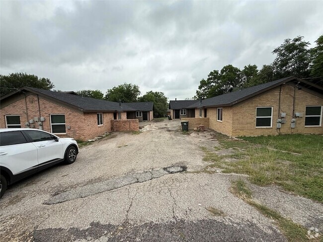 Building Photo - 1118 Hazelton St Unit 20 Rental