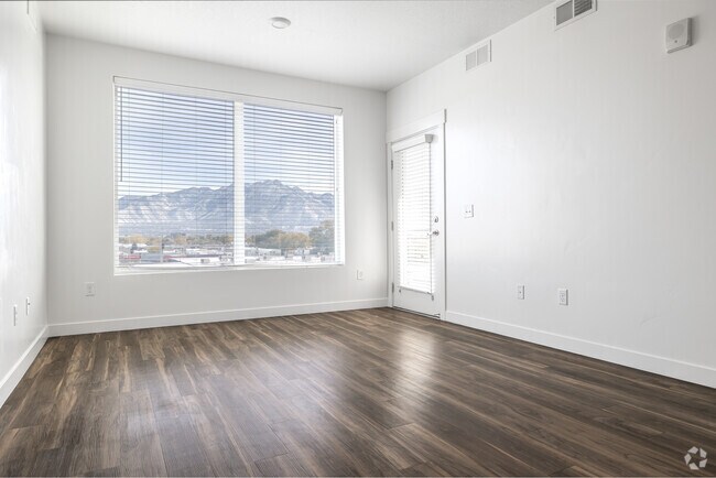2 habitaciones, 2 baños, 895 pies cuadrados, sala de estar - Meadowbrook Millcreek Apartments