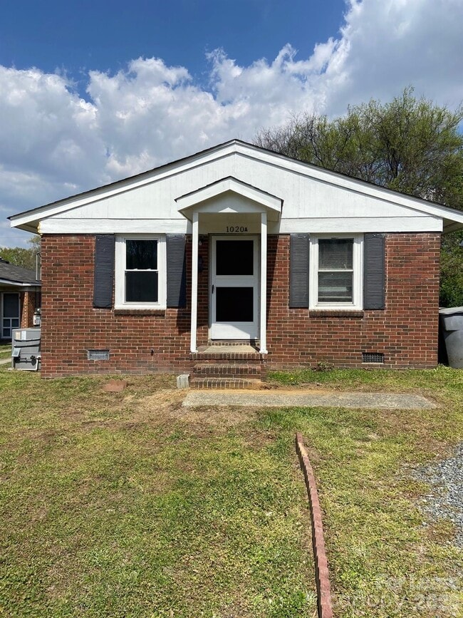 Building Photo - 1020 Rodey Ave