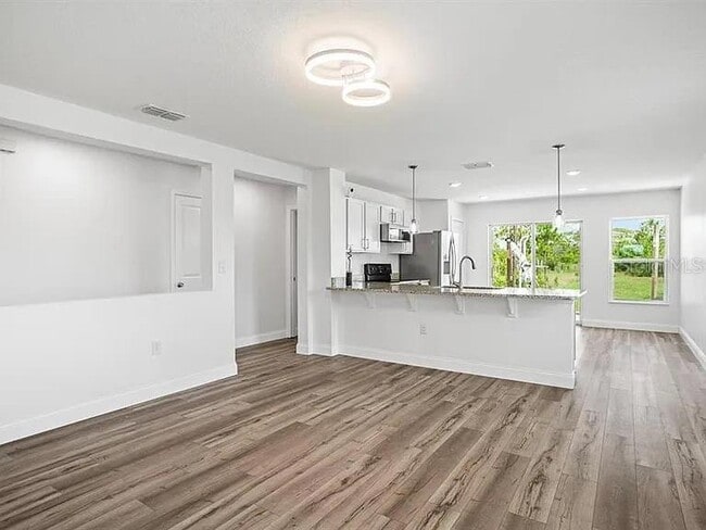 Photo - 212 Miles Ct