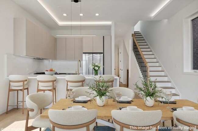 Sala de estar + Comedor combinados - 2132 W Rice St Unidad 3 Penthouse