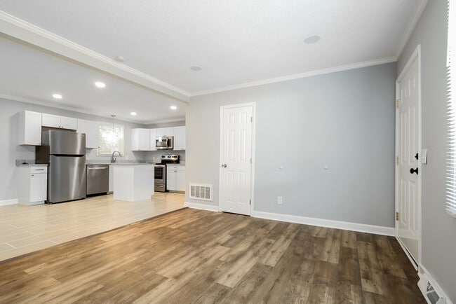 Photo - 409 Kenmore Dr