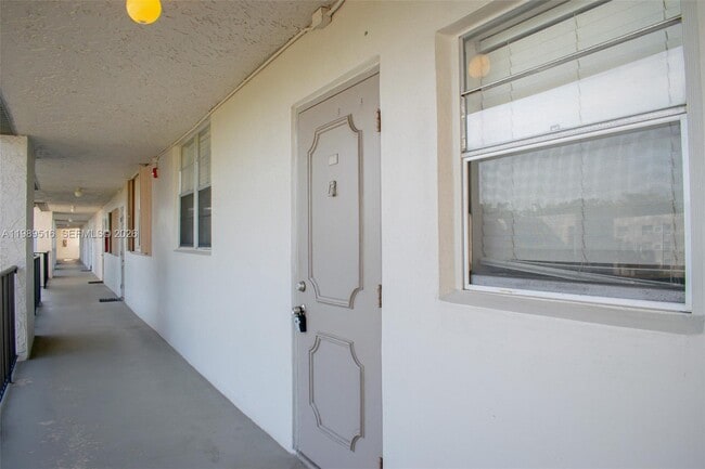 Building Photo - 9230 Lagoon Pl Unit 411