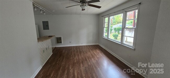 Photo - 508 Arlington Cir NW