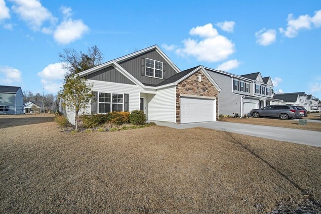 Building Photo - Great location in Richmond Hill