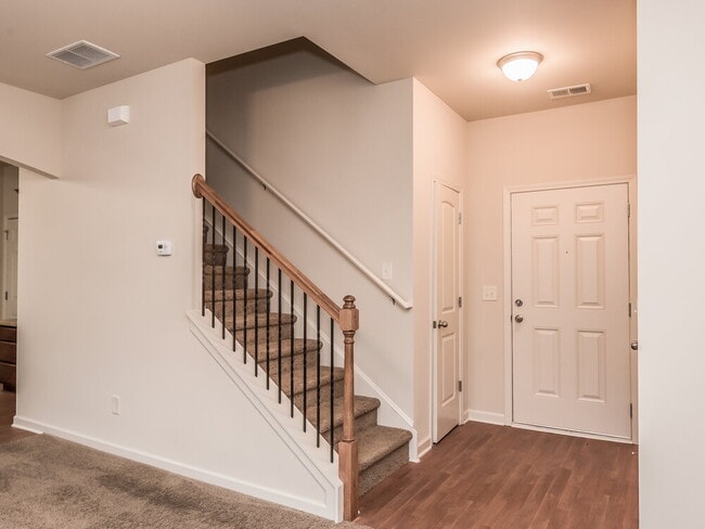 Photo - 98 High Point Way