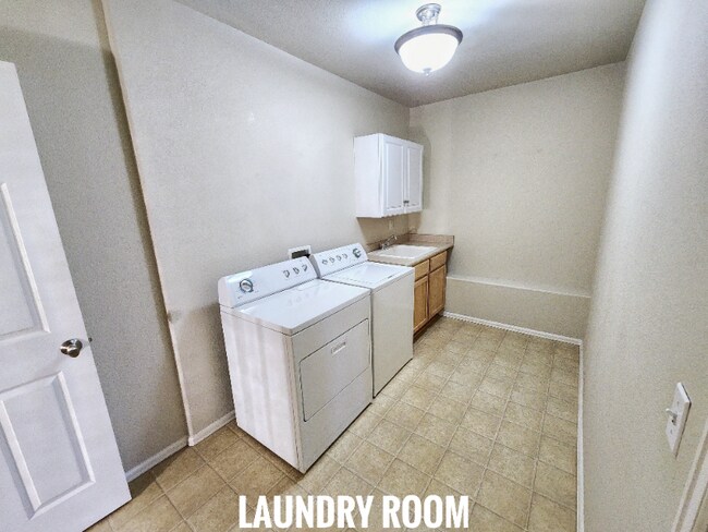 Photo - 2060 Dewhirst Dr