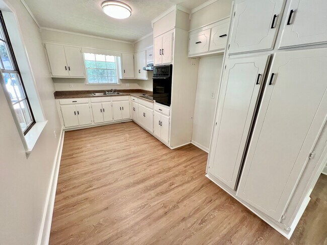 Kitchen 1 - 2474 Barnes Crossing Rd