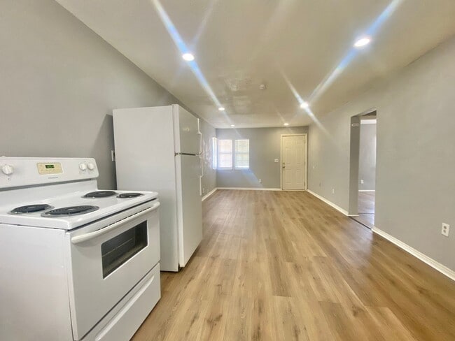 Photo - Great economical 2 bed 1 bath rental now available in Arnet Benson