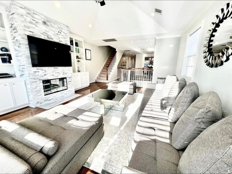 Photo - 1714 Roy St