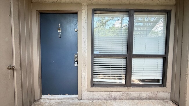 Building Photo - 5711 Sugar Hill Dr Unit 39