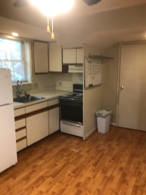 Kitchen - 4908 Sideburn Rd Unit Studio