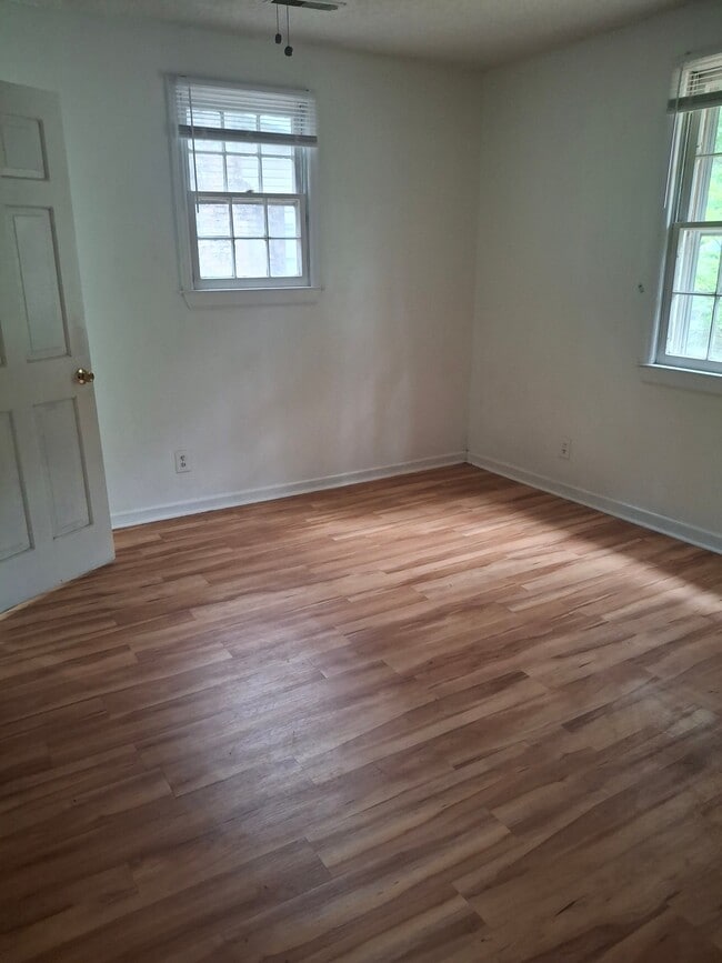 Photo - 1697 Savage Rd