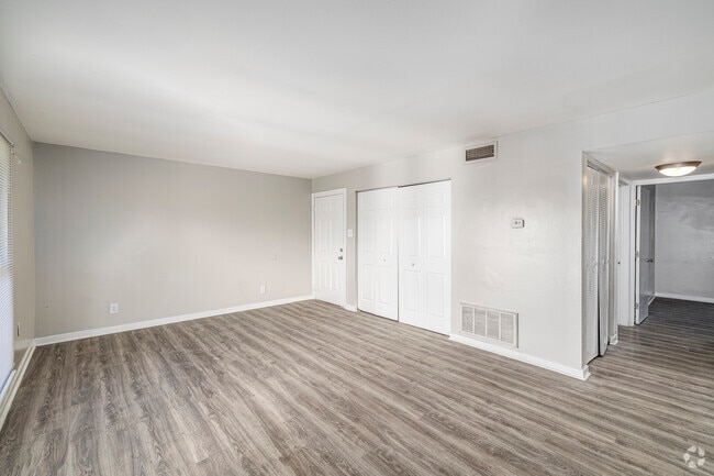 2BR, 1BA - 825SF - Living Room - Windham Hills