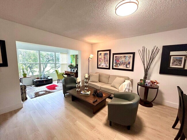 Photo - 1050 Country Club Dr Unit 303