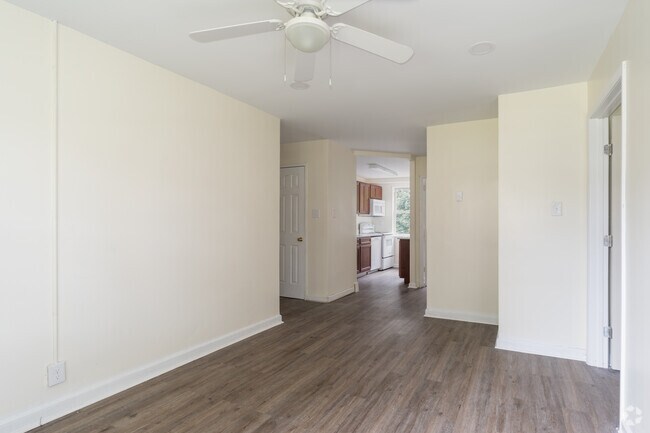 2BR, 1BA - 700SF Living Room