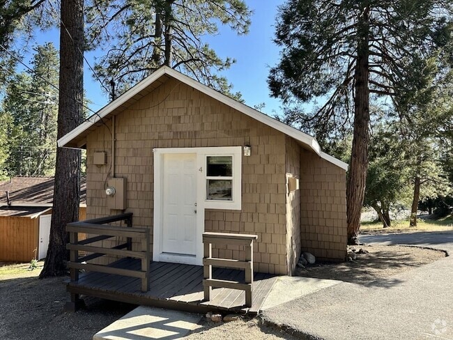 Building Photo - 25065 Laurel Trail Rental