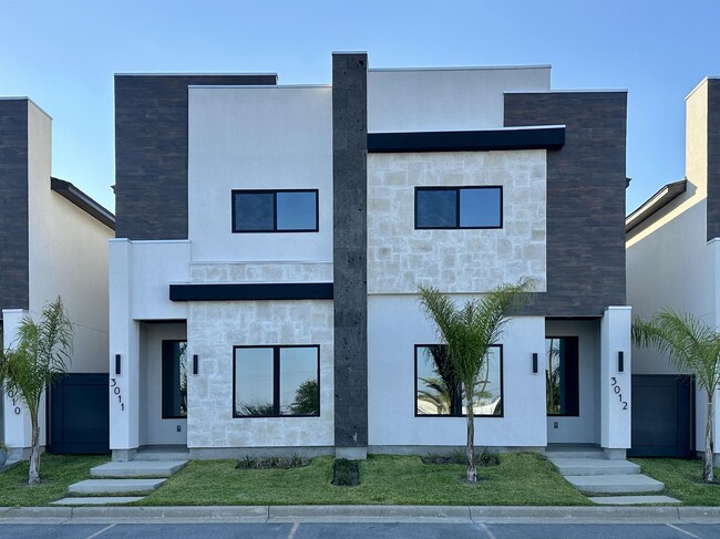 Building Photo - 8218 Casa Verde Rd Unit 3012