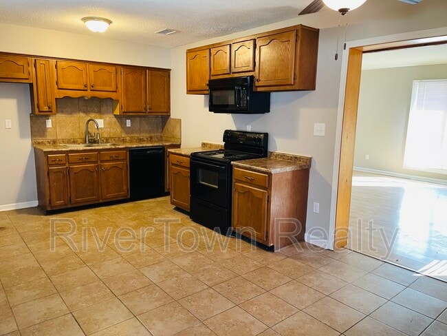 Photo - 6390 Sandhurst Rd