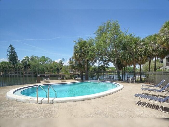 Photo - Waterfront 2BR Condo with Private Garage and Water Views in Tampa Unit b5