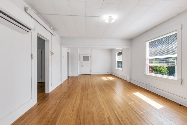 Building Photo - 1632 9th St Rental