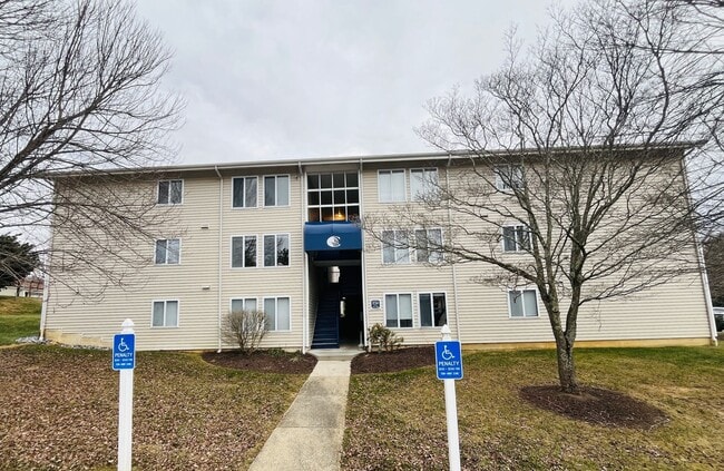 Building Photo - 1730 Liberty Ln Unit 14