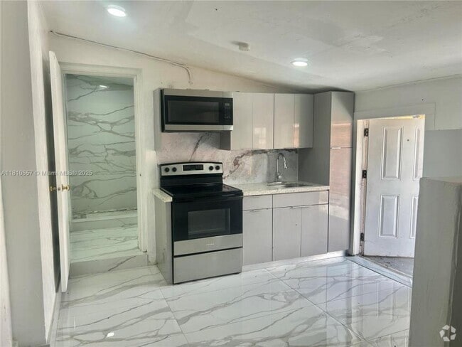 Building Photo - 1 bedroom in Hollywood FL 33024 Rental