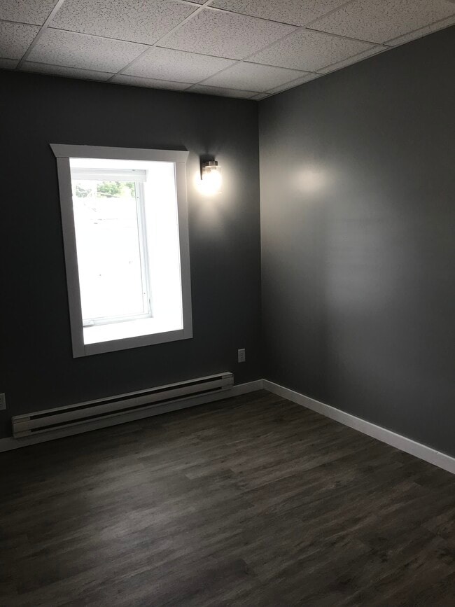 Photo - 208 1/2 Main St S Unit B