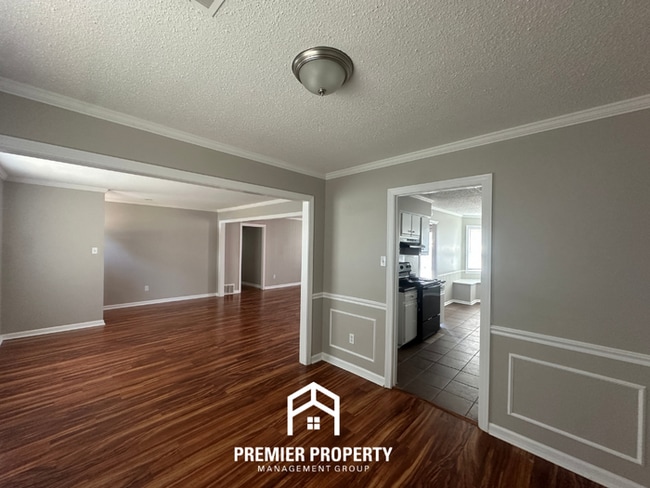 Photo - Spacious 3BR/2BA Bartlett Home | Hardwood Floors & Bay Window Breakfast Nook