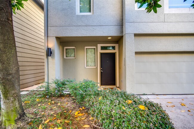 Photo - 4430 Center St