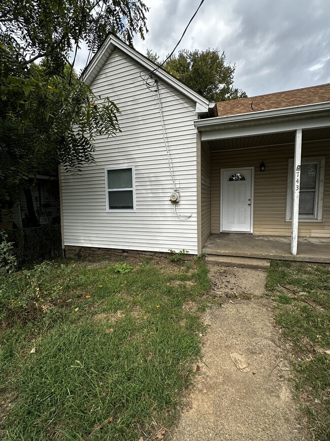 Photo - 743 Maple Ave