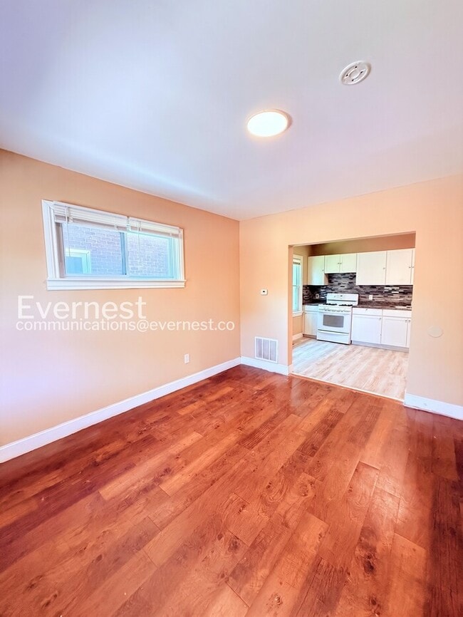 Photo - 2488 Woodmere St