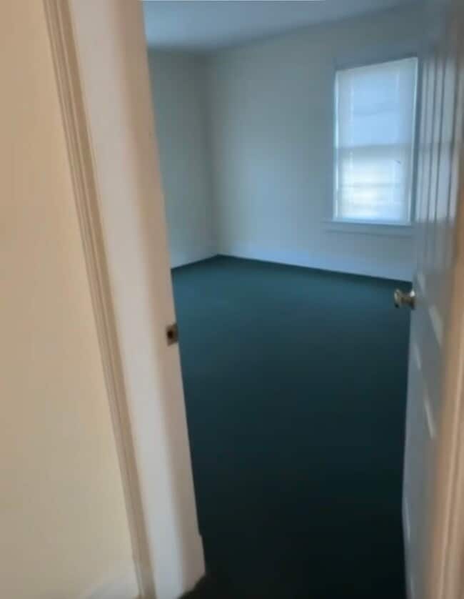 Dormitorio 1 - 13520 NY-25 Unidad Apartment